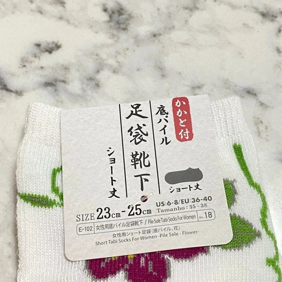 3/$20 🌸 Toe Socks - Picture 3 of 3